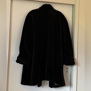 5X Gorgeous black faux fur winter coat